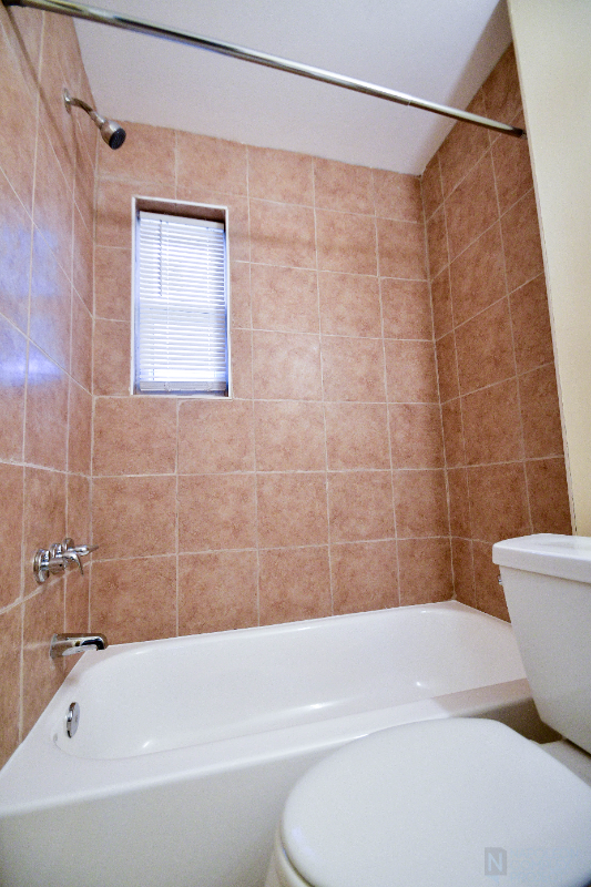 945 Division Ave Ne #1 - Photo 3 of 7