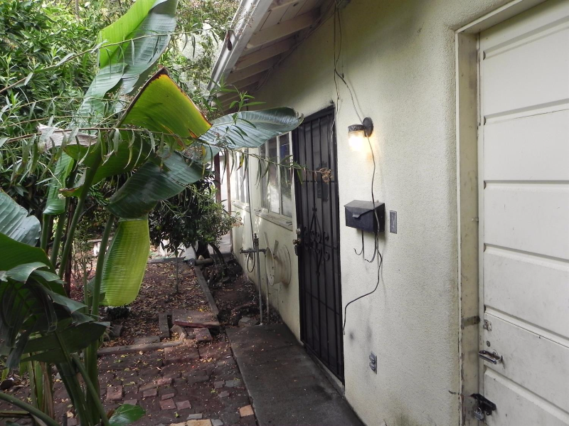 638 N Echo Ave - Photo 2 of 14