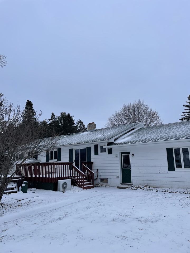 2122 Wisconsin 35 - Photo 2 of 8