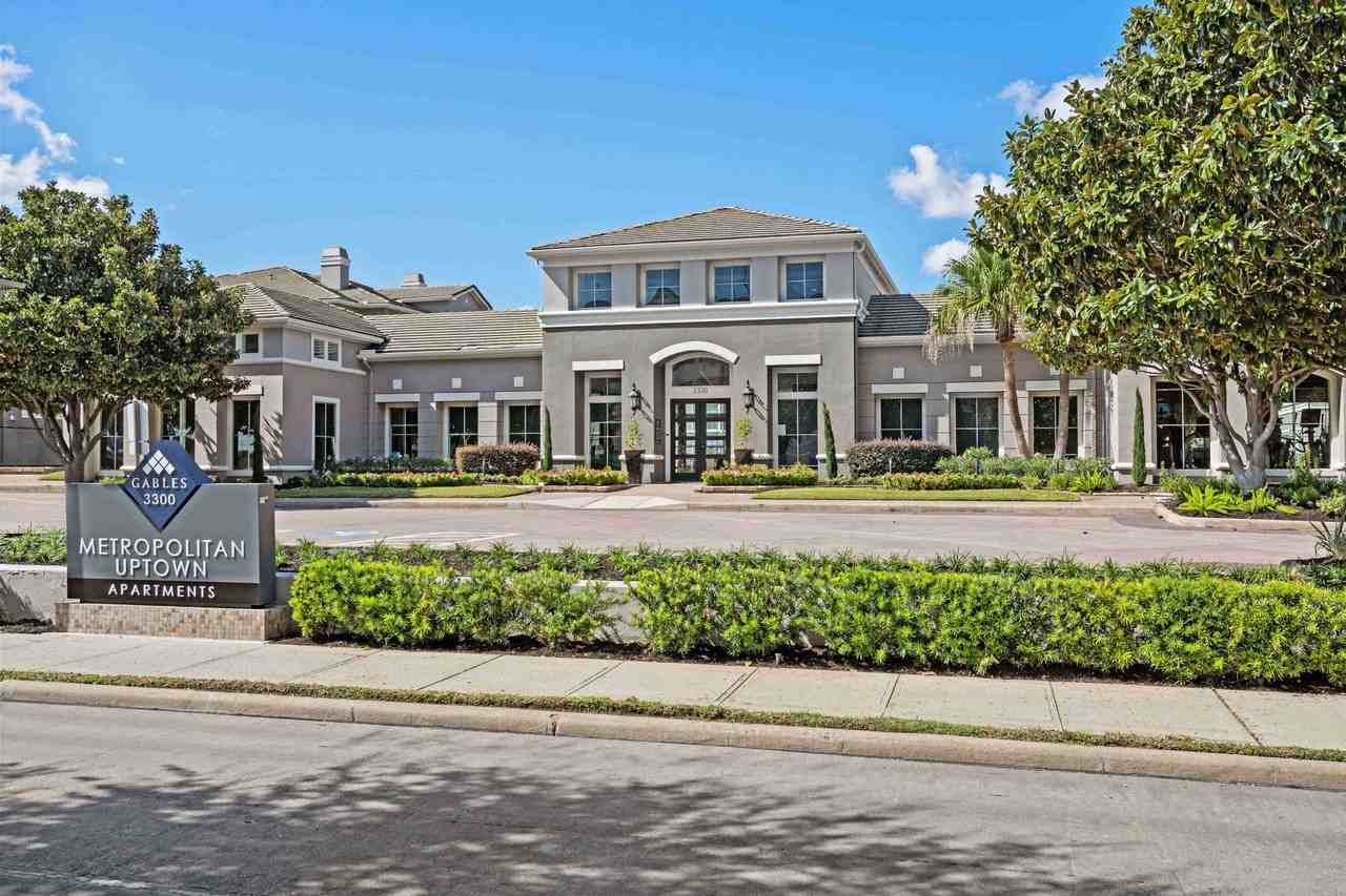 Gables Metropolitan Uptown - Photo 2 of 31