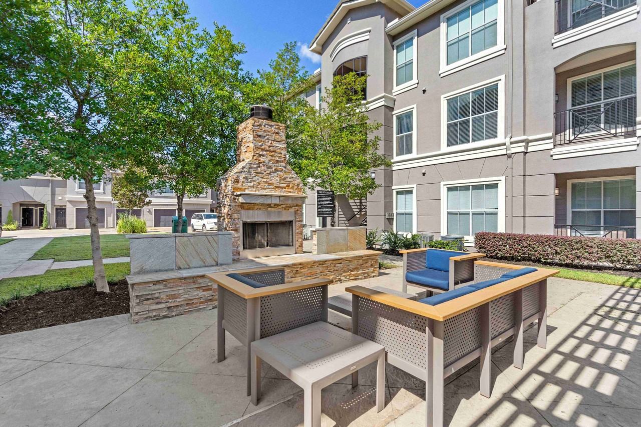 Gables Metropolitan Uptown - Photo 5 of 31