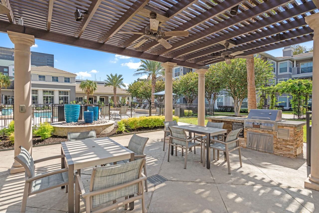 Gables Metropolitan Uptown - Photo 6 of 31