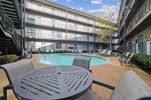 featured image of 811 Gale Ln