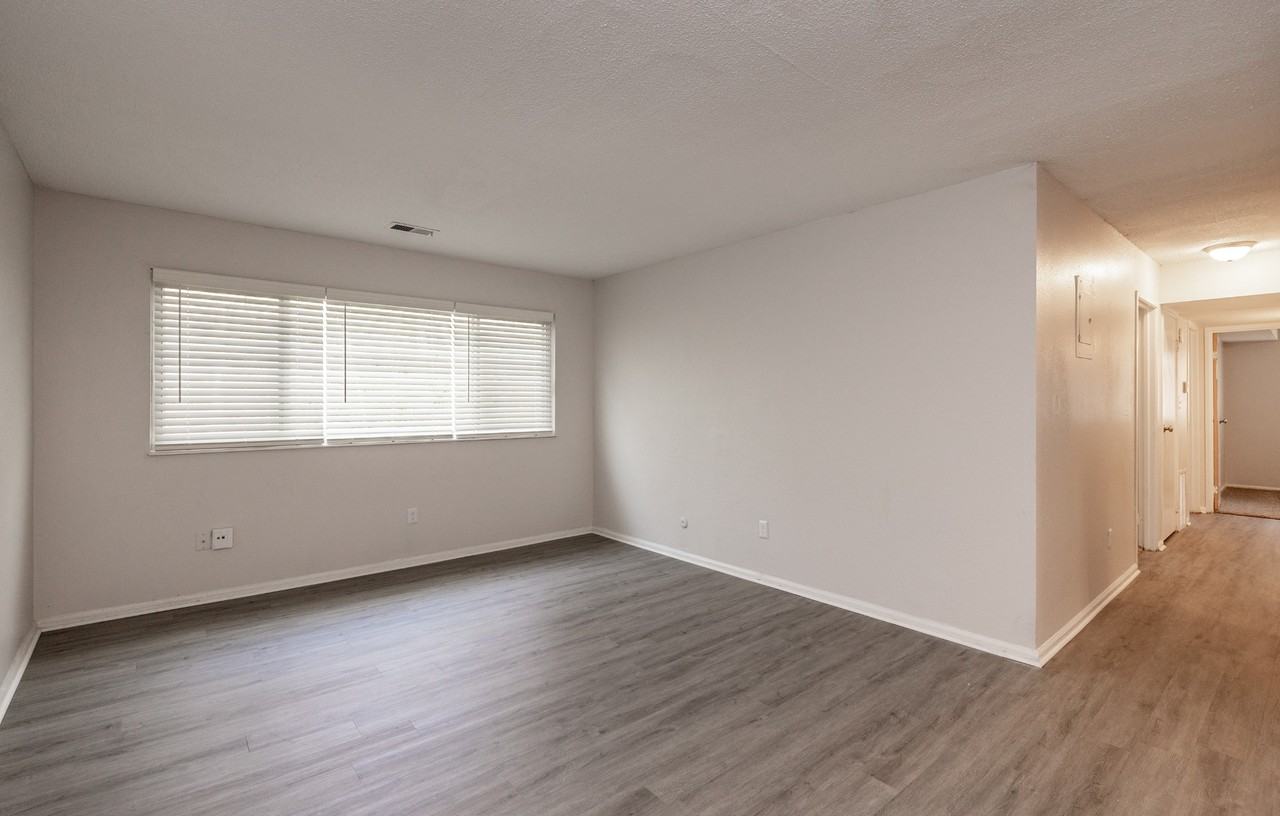 Fox Creek Apartments - Photo 5 of 15