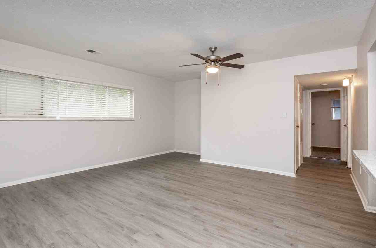 Fox Creek Apartments - Photo 6 of 15