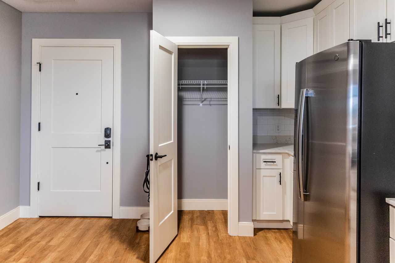 The Residence at 1000 Elm - Photo 6 of 51