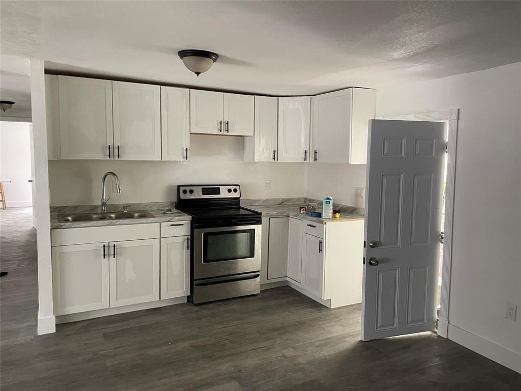 2170 Southwest 51st Place - Photo 2 of 12