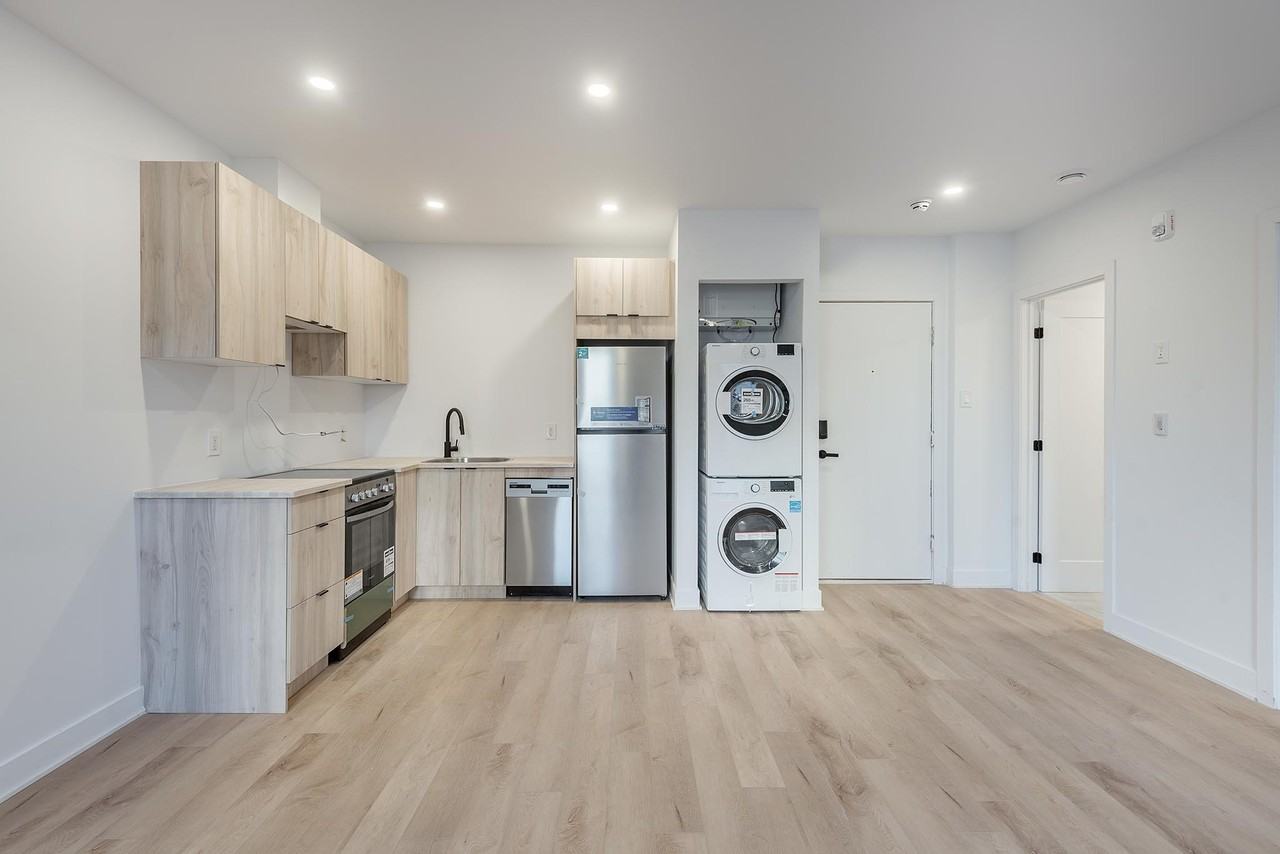 1221 Saint Hubert - Photo 2 of 40