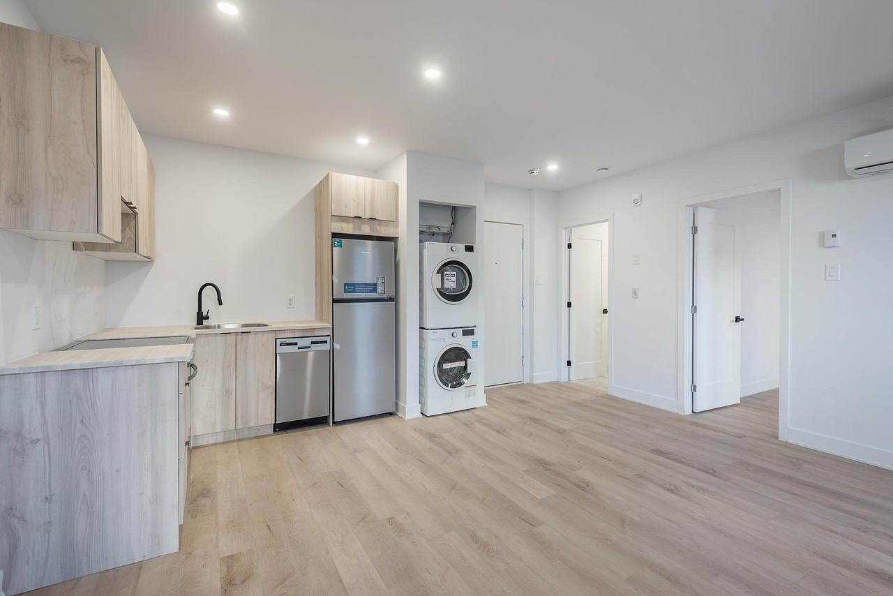 1221 Saint Hubert - Photo 3 of 40