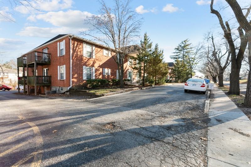 8327 Lowell Ave - Photo 5 of 29