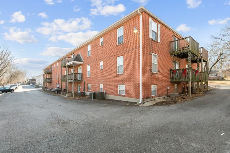 8327 Lowell Ave - Photo 6 of 29