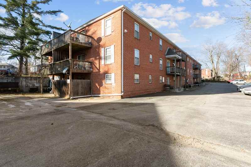 8327 Lowell Ave - Photo 7 of 29