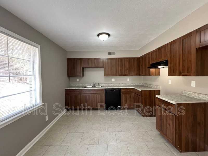 2944 N Trezevant St - Photo 3 of 8