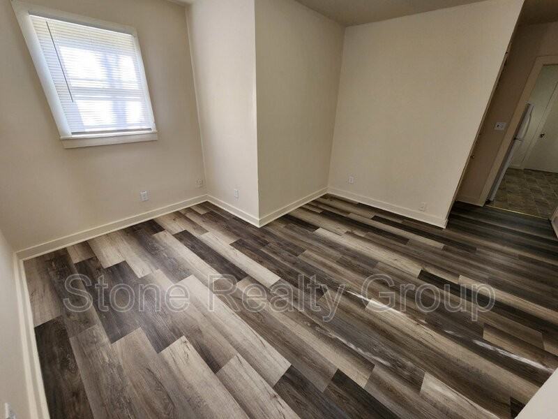 1034 N 7th St #4 - Photo 2 of 10