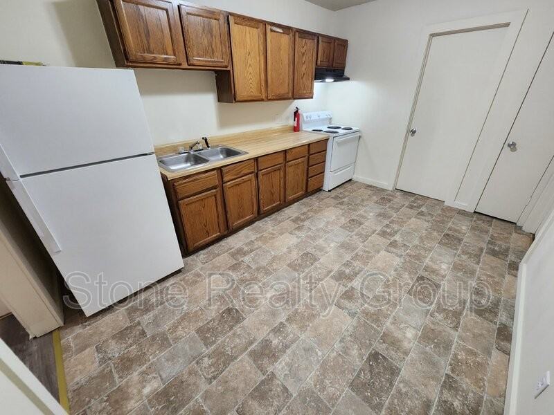 1034 N 7th St #4 - Photo 3 of 10