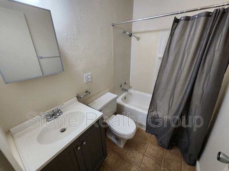 1034 N 7th St #4 - Photo 7 of 10
