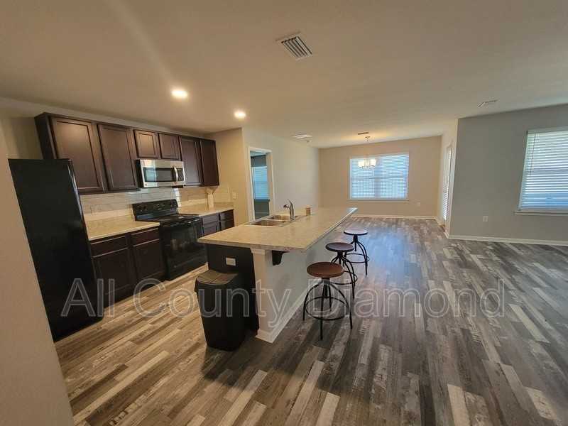 4711 Windsor Park Ln - Photo 6 of 13