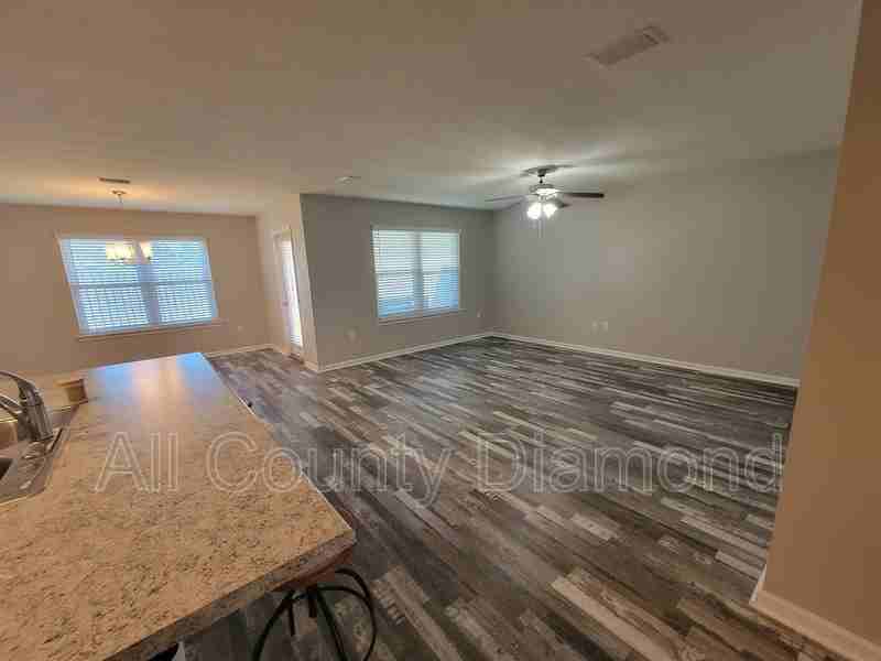 4711 Windsor Park Ln - Photo 7 of 13