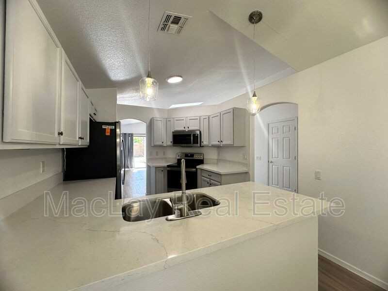 1831 W Havasu Way - Photo 3 of 31