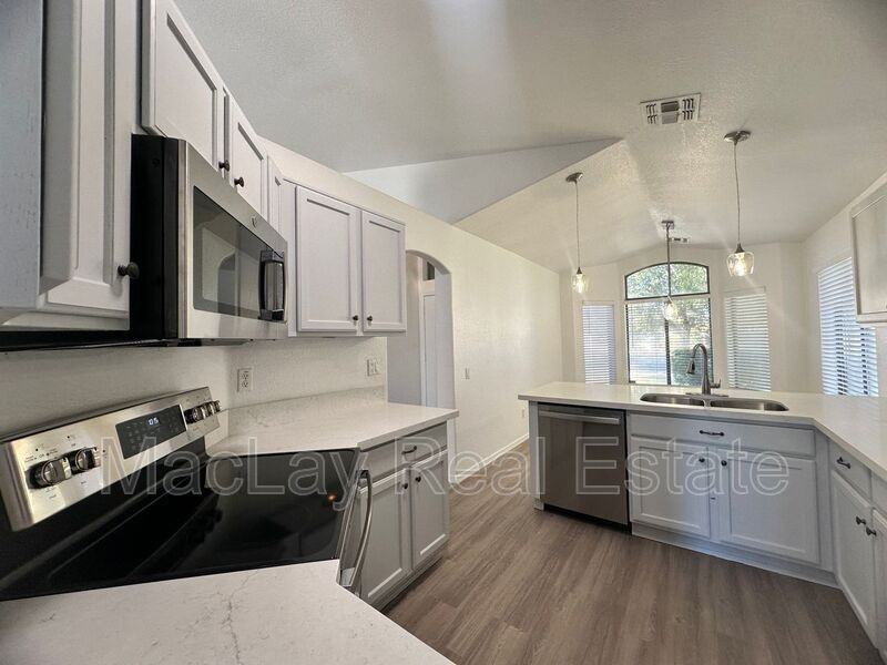 1831 W Havasu Way - Photo 4 of 31