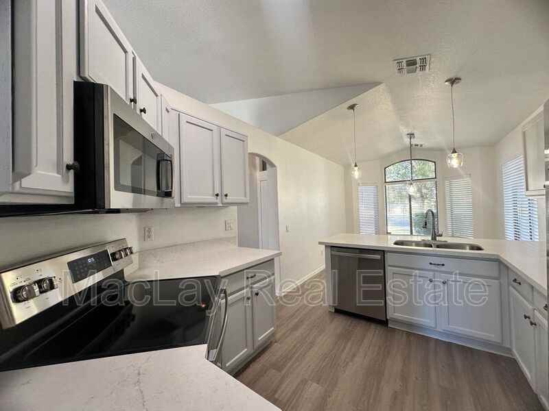 1831 W Havasu Way - Photo 6 of 31