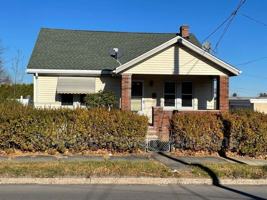 featured image of 825 W 15th St