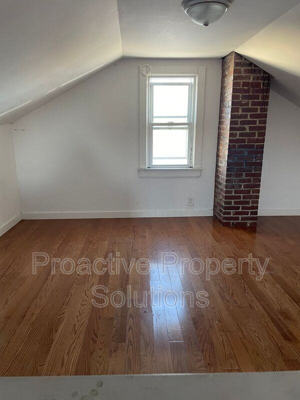 825 W 15th St - Photo 5 of 21