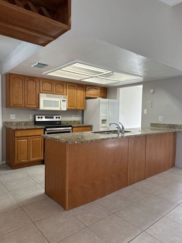 611 Blue Gill Ct - Photo 2 of 11