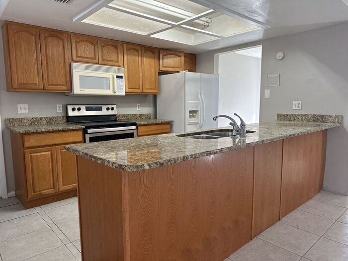 611 Blue Gill Ct - Photo 3 of 11