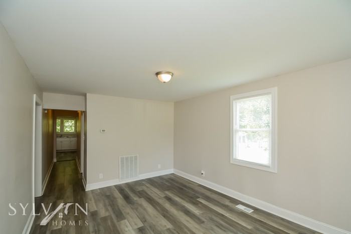 511 Commonwealth St - Photo 3 of 16