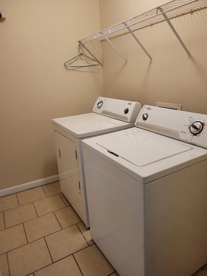 321 E Mill St Apt 3 #3 - Photo 4 of 8