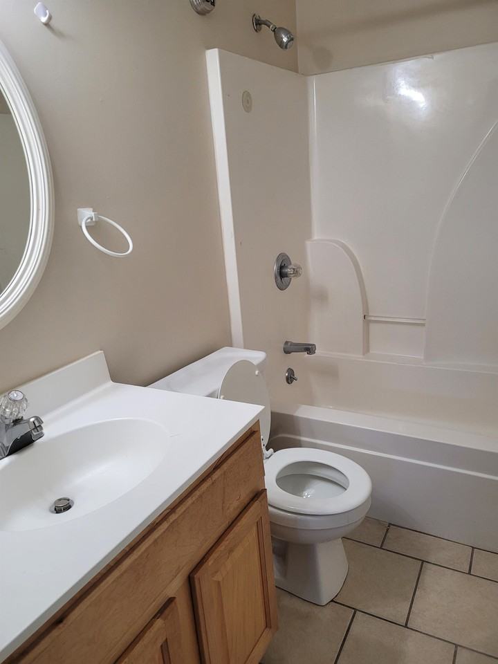 321 E Mill St Apt 3 #3 - Photo 5 of 8