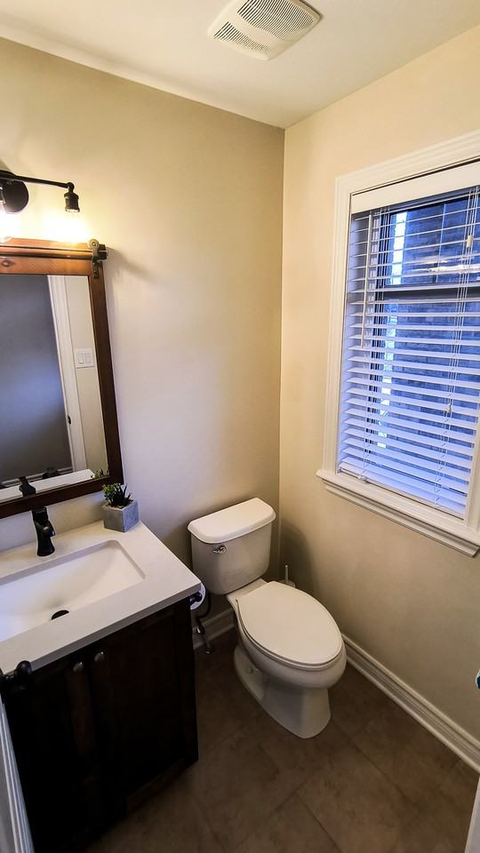 677 Bowercrest Cres #1 - Photo 3 of 34