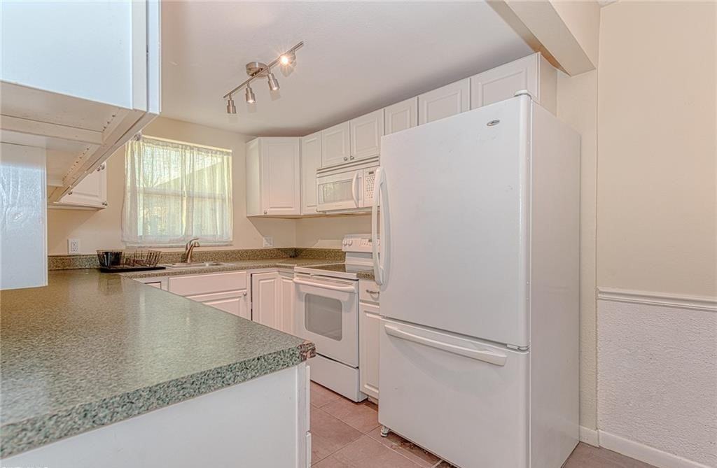4290 Gulfstream Dr #1 - Photo 5 of 16