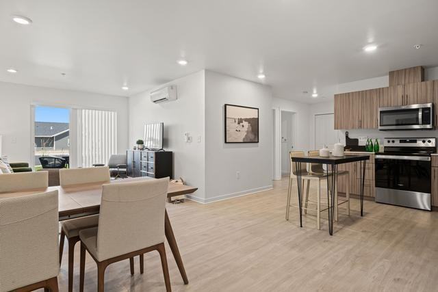 2210 Isaacs Ave - Photo 7 of 35