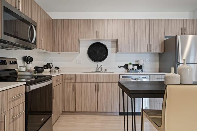 2210 Isaacs Ave - Photo 2 of 35