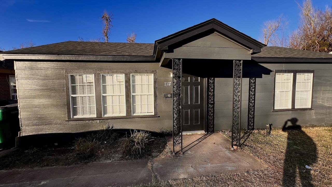 2333 Sw 38th St #1 - Photo 3 of 13