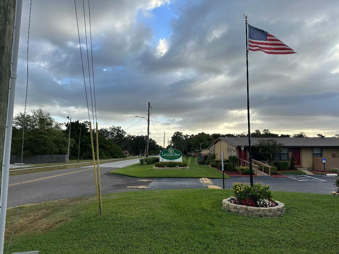 1015 W Bell St #20 - Photo 2 of 12