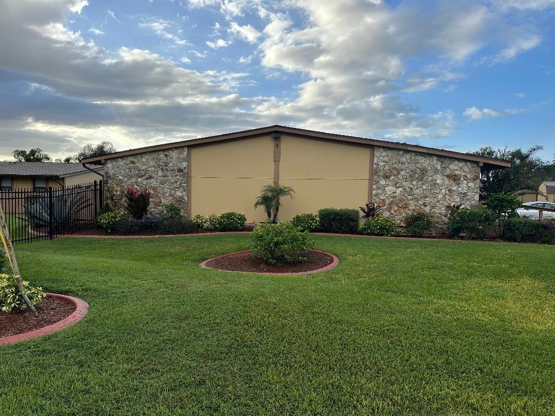 1015 W Bell St #20 - Photo 4 of 12