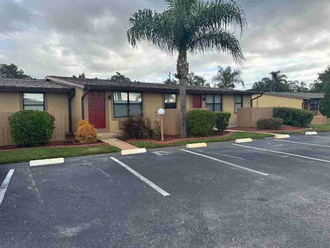 1015 W Bell St #20 - Photo 5 of 12