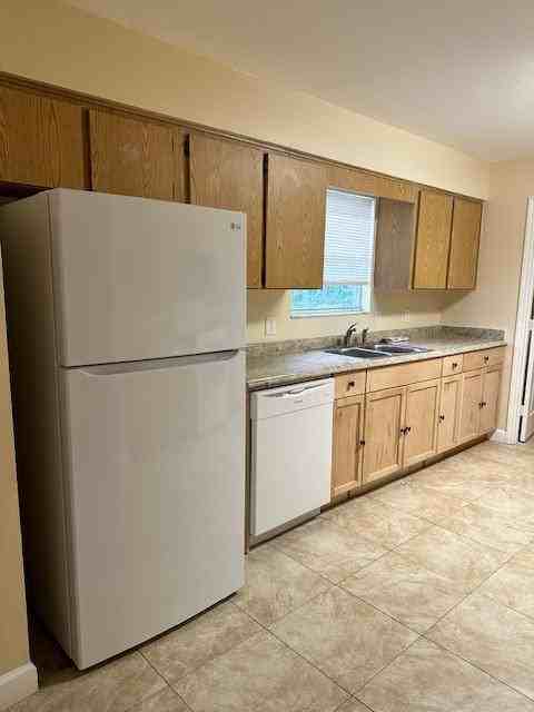 31 Deacon Jones Blvd - Photo 3 of 11