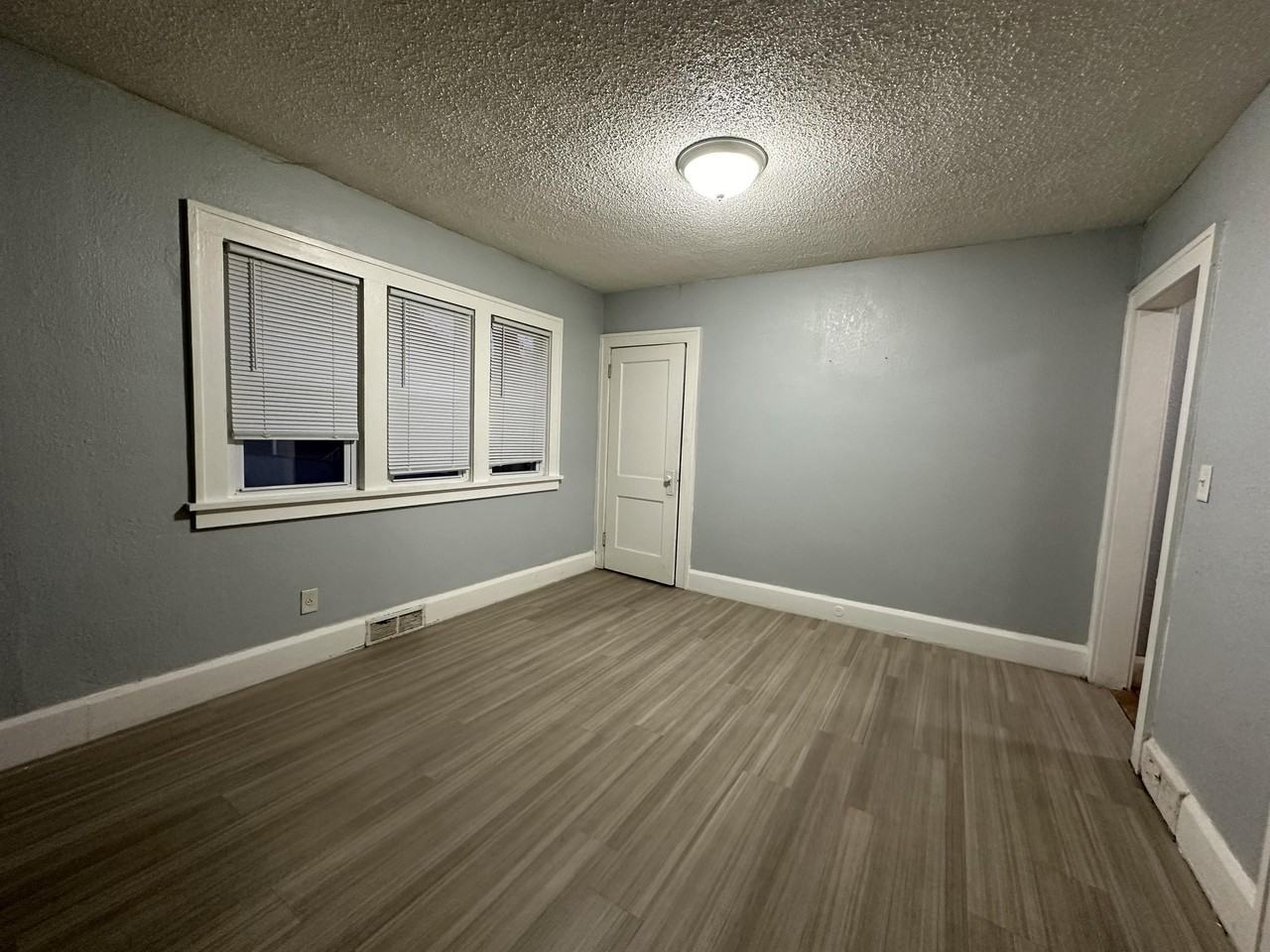 1912 Vernon St - Photo 2 of 13