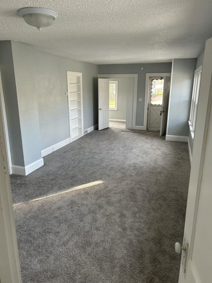 1912 Vernon St - Photo 3 of 13