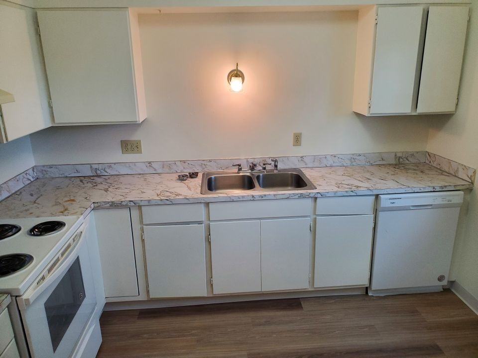 1433 Wyoming Ave - Photo 6 of 8