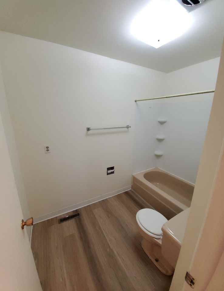 1433 Wyoming Ave - Photo 7 of 8