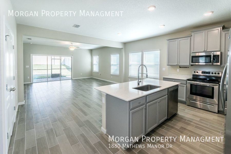 1880 Mathews Manor Dr - Photo 2 of 20