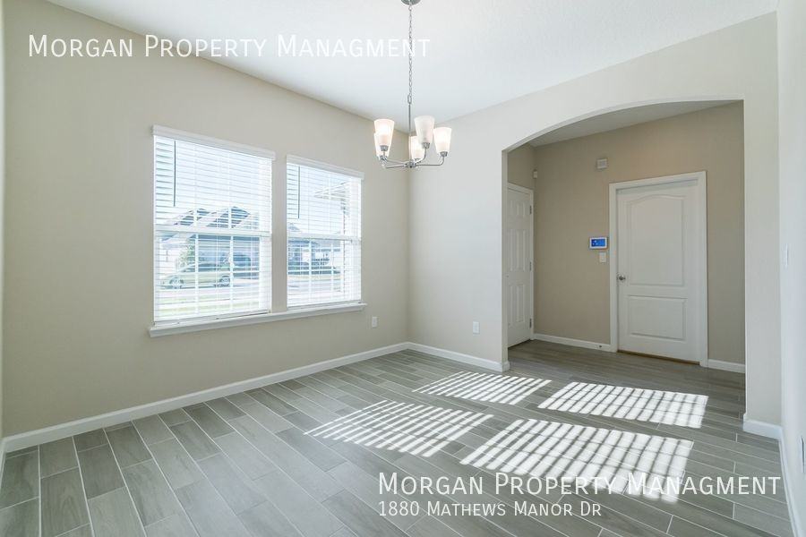 1880 Mathews Manor Dr - Photo 3 of 20