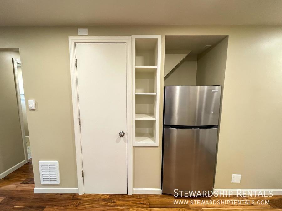 754 W 12th Ave #D - Photo 7 of 17