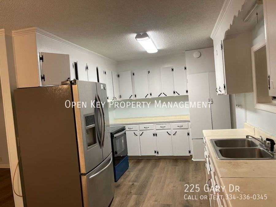 225 Gary St - Photo 3 of 13