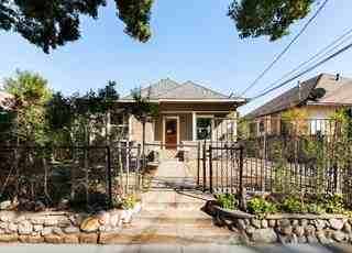 868 N Summit Ave - Photo 2 of 23